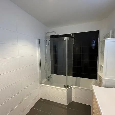 Spacious 1 Bedroom Apartment Near Paris Garches Exterior foto